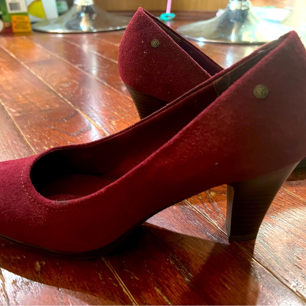 Size 9 like new suede burgundy block heels